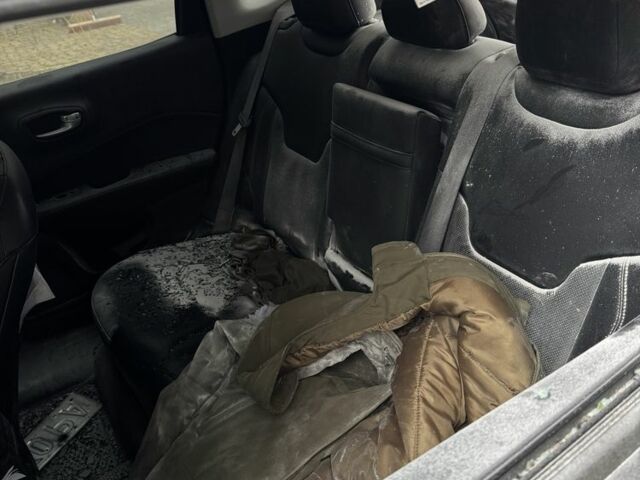 Черный Джип Компас, объемом двигателя 2.4 л и пробегом 117 тыс. км за 5000 $, фото 6 на Automoto.ua