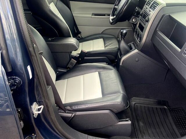 Чорний Джип Compass, об'ємом двигуна 2 л та пробігом 210 тис. км за 4900 $, фото 5 на Automoto.ua