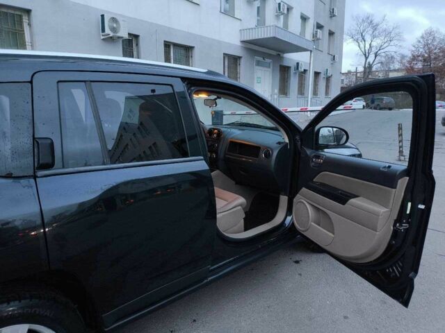 Чорний Джип Compass, об'ємом двигуна 2.4 л та пробігом 196 тис. км за 9300 $, фото 3 на Automoto.ua