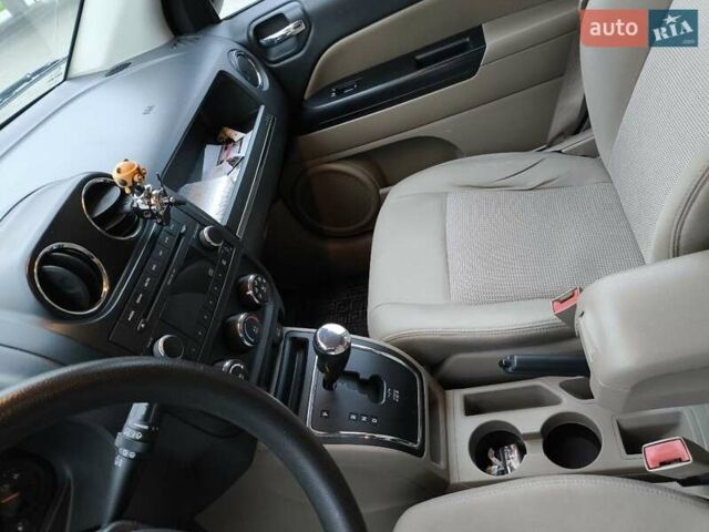 Черный Джип Компас, объемом двигателя 2.36 л и пробегом 195 тыс. км за 13000 $, фото 3 на Automoto.ua