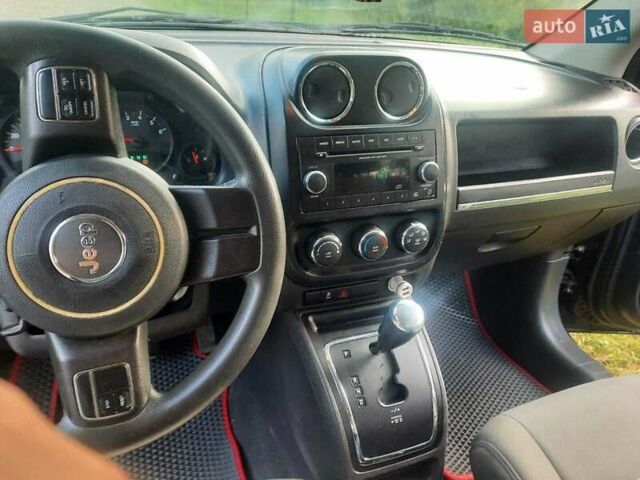 Черный Джип Компас, объемом двигателя 2 л и пробегом 250 тыс. км за 8500 $, фото 6 на Automoto.ua