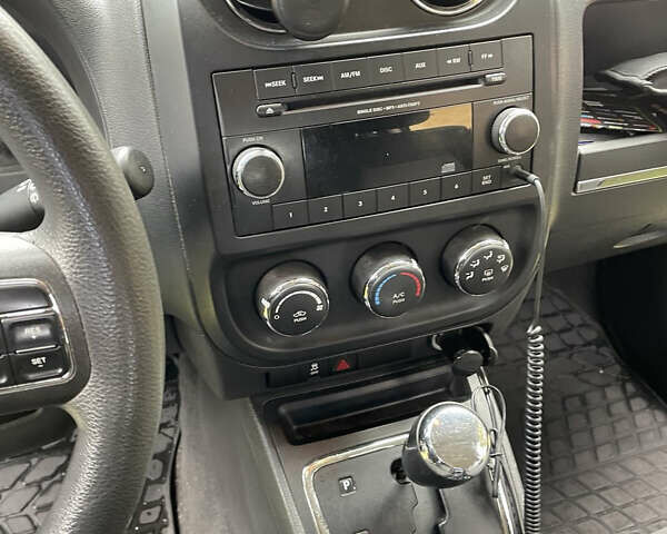 Чорний Джип Compass, об'ємом двигуна 2.4 л та пробігом 346 тис. км за 7500 $, фото 17 на Automoto.ua