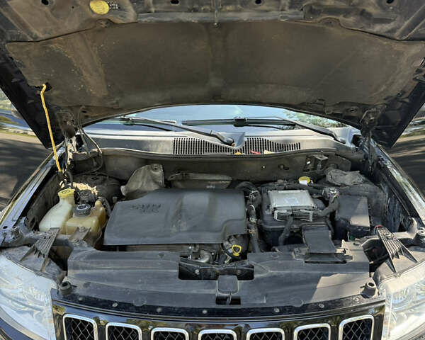 Чорний Джип Compass, об'ємом двигуна 2.14 л та пробігом 270 тис. км за 8888 $, фото 10 на Automoto.ua