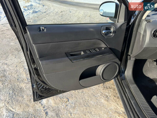 Черный Джип Компас, объемом двигателя 2.4 л и пробегом 290 тыс. км за 7999 $, фото 44 на Automoto.ua