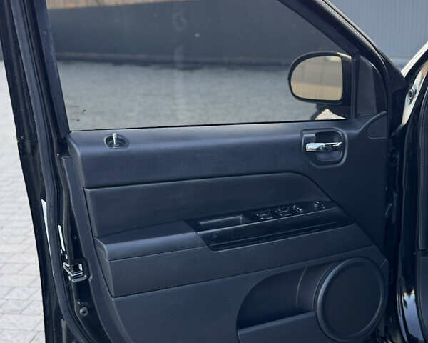 Чорний Джип Compass, об'ємом двигуна 2.36 л та пробігом 175 тис. км за 8650 $, фото 39 на Automoto.ua