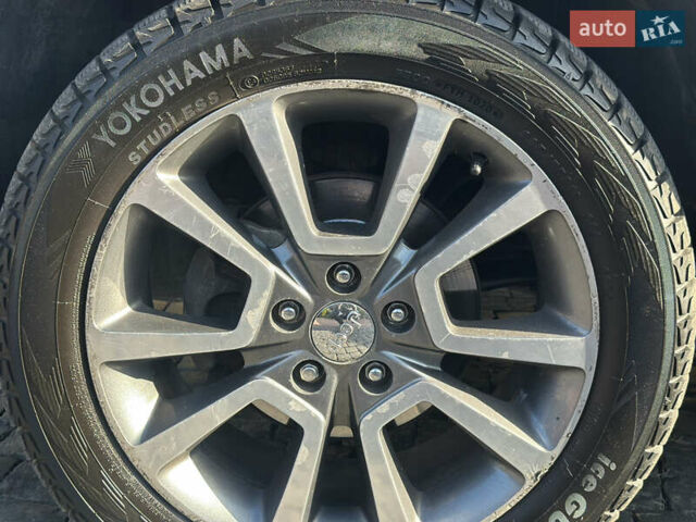 Черный Джип Компас, объемом двигателя 2.4 л и пробегом 176 тыс. км за 9400 $, фото 12 на Automoto.ua