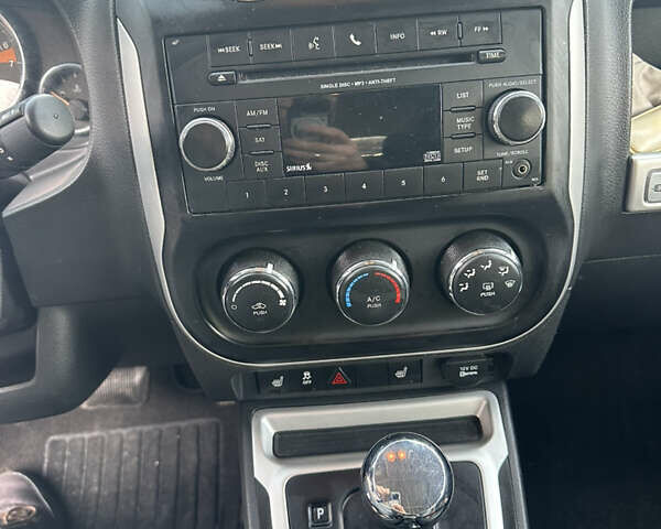 Черный Джип Компас, объемом двигателя 2.36 л и пробегом 259 тыс. км за 9100 $, фото 20 на Automoto.ua