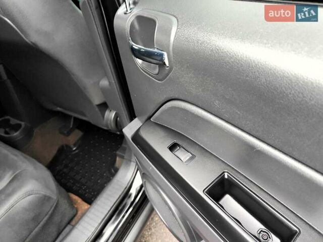 Чорний Джип Compass, об'ємом двигуна 2.4 л та пробігом 115 тис. км за 8990 $, фото 57 на Automoto.ua