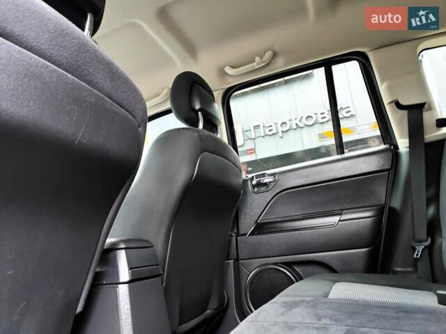 Чорний Джип Compass, об'ємом двигуна 2.4 л та пробігом 115 тис. км за 8990 $, фото 46 на Automoto.ua