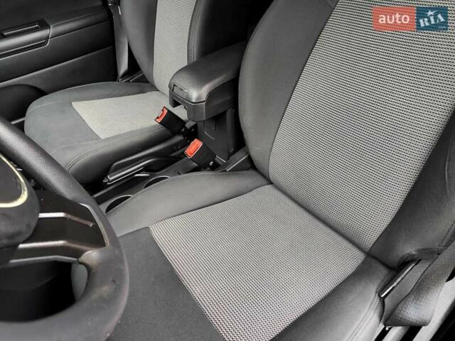 Чорний Джип Compass, об'ємом двигуна 2.4 л та пробігом 115 тис. км за 8990 $, фото 40 на Automoto.ua