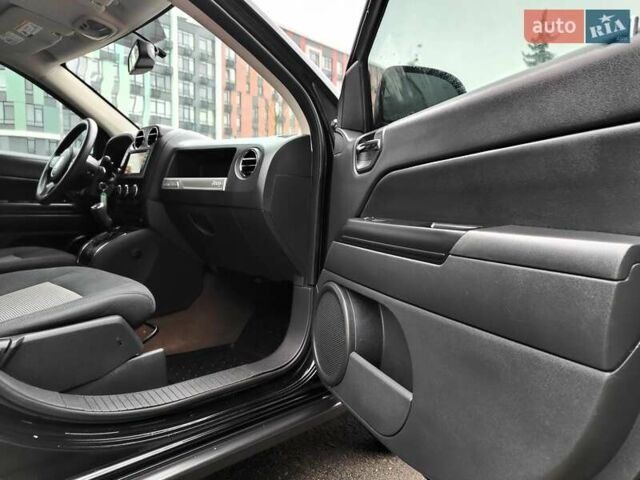 Чорний Джип Compass, об'ємом двигуна 2.4 л та пробігом 115 тис. км за 8990 $, фото 48 на Automoto.ua