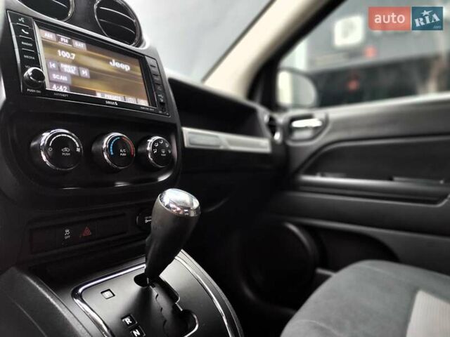 Чорний Джип Compass, об'ємом двигуна 2.4 л та пробігом 115 тис. км за 8990 $, фото 38 на Automoto.ua