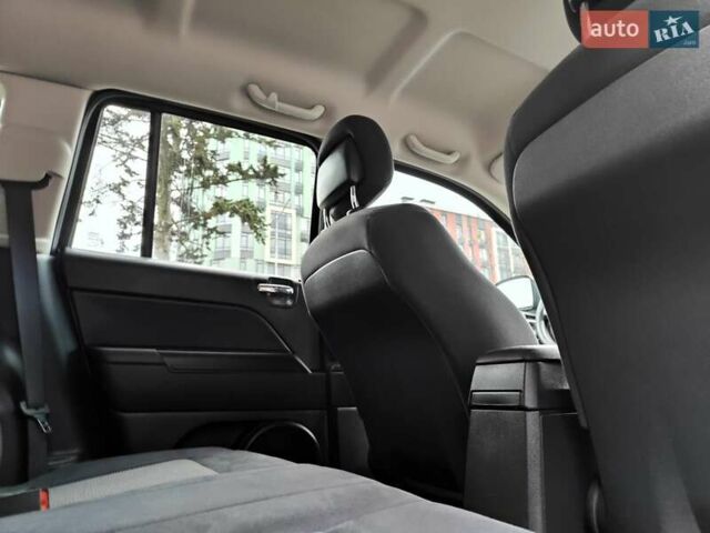 Чорний Джип Compass, об'ємом двигуна 2.4 л та пробігом 115 тис. км за 8990 $, фото 60 на Automoto.ua