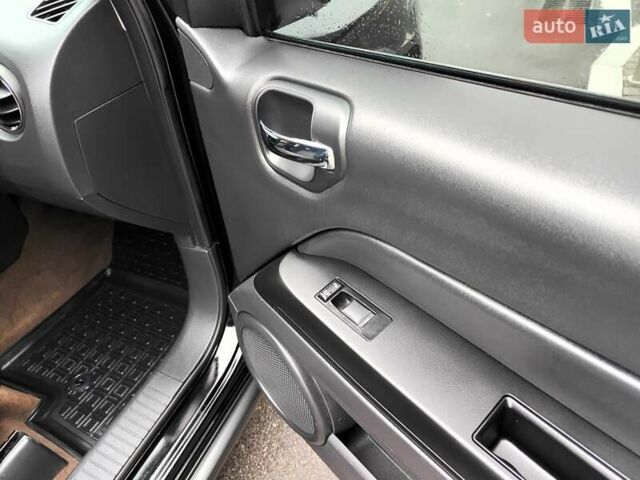 Чорний Джип Compass, об'ємом двигуна 2.4 л та пробігом 115 тис. км за 8990 $, фото 49 на Automoto.ua