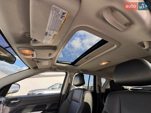 Джип Compass 2015 у Радивилове на Automoto.ua Чорний Джип Compass, об'ємом двигуна 2.36 л та пробігом 150 тис. км за 10300 $, фото 32 на Automoto.ua