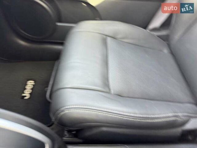 Джип Compass 2015 у Радивилове на Automoto.ua Чорний Джип Compass, об'ємом двигуна 2.36 л та пробігом 150 тис. км за 10300 $, фото 27 на Automoto.ua