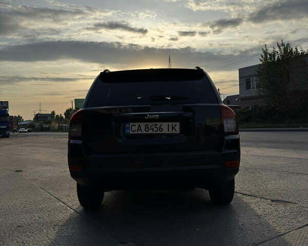 Черный Джип Компас, объемом двигателя 2 л и пробегом 133 тыс. км за 10999 $, фото 2 на Automoto.ua