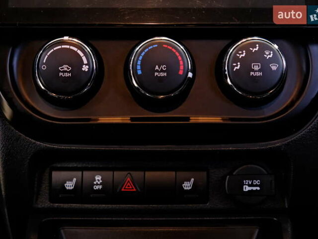 Черный Джип Компас, объемом двигателя 2.36 л и пробегом 121 тыс. км за 9900 $, фото 22 на Automoto.ua