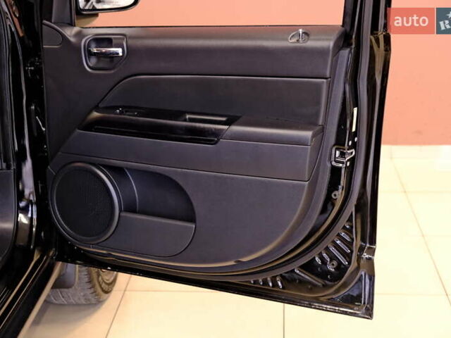 Черный Джип Компас, объемом двигателя 2.36 л и пробегом 121 тыс. км за 9900 $, фото 37 на Automoto.ua