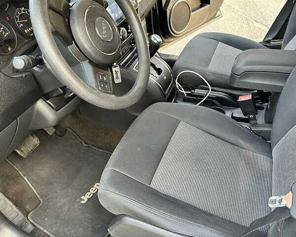 Черный Джип Компас, объемом двигателя 2 л и пробегом 133 тыс. км за 10999 $, фото 20 на Automoto.ua
