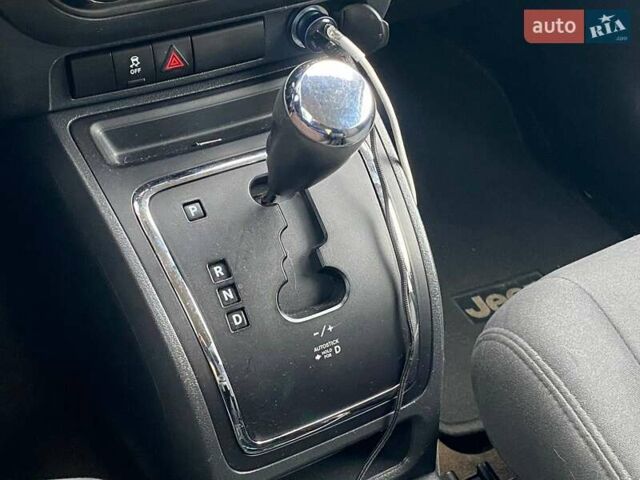 Чорний Джип Compass, об'ємом двигуна 2 л та пробігом 133 тис. км за 10290 $, фото 23 на Automoto.ua