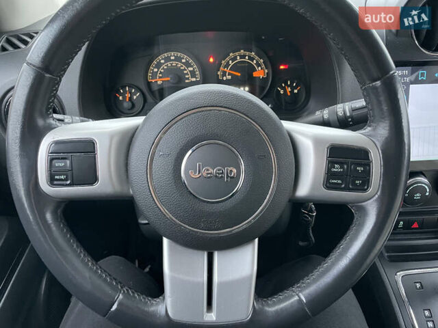 Чорний Джип Compass, об'ємом двигуна 2.4 л та пробігом 211 тис. км за 11500 $, фото 13 на Automoto.ua