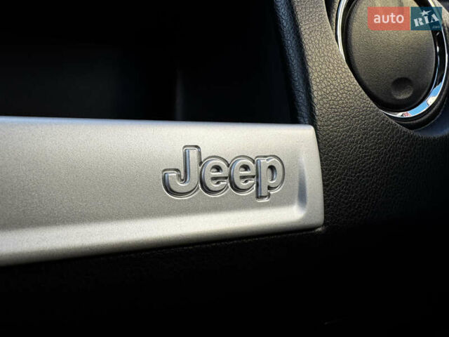 Черный Джип Компас, объемом двигателя 2 л и пробегом 129 тыс. км за 10900 $, фото 20 на Automoto.ua