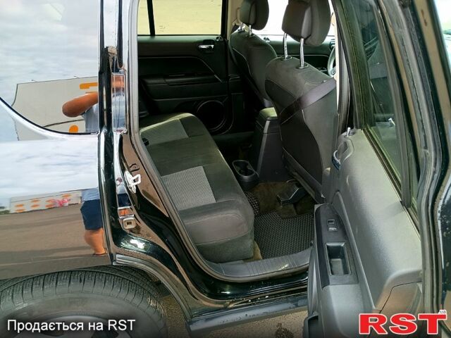 Черный Джип Компас, объемом двигателя 2 л и пробегом 180 тыс. км за 9800 $, фото 4 на Automoto.ua