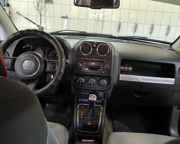 Чорний Джип Compass, об'ємом двигуна 2 л та пробігом 145 тис. км за 11700 $, фото 30 на Automoto.ua