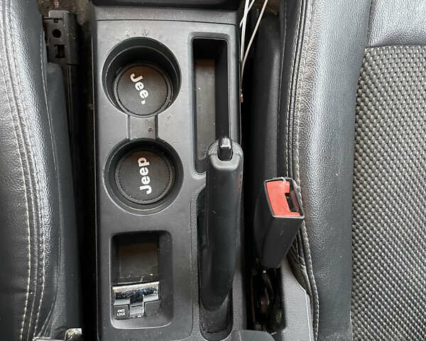 Чорний Джип Compass, об'ємом двигуна 2.4 л та пробігом 211 тис. км за 11500 $, фото 18 на Automoto.ua