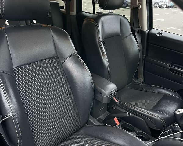 Чорний Джип Compass, об'ємом двигуна 2.4 л та пробігом 211 тис. км за 11500 $, фото 16 на Automoto.ua