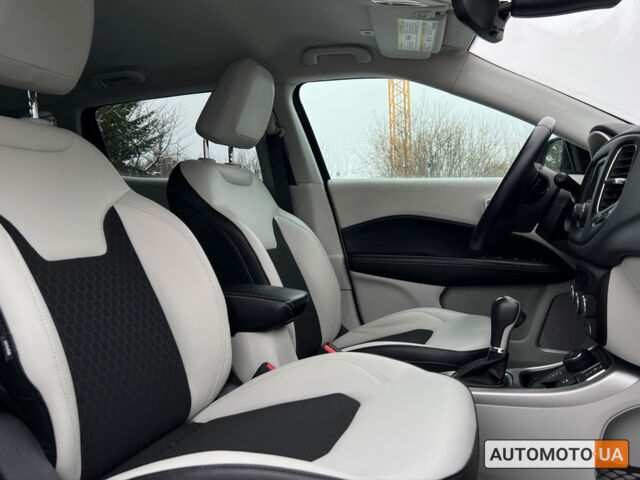 Чорний Джип Compass, об'ємом двигуна 2.4 л та пробігом 95 тис. км за 15000 $, фото 9 на Automoto.ua