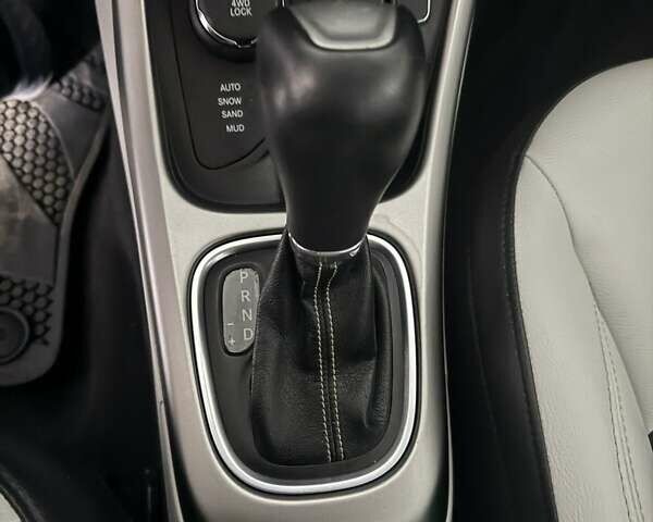 Чорний Джип Compass, об'ємом двигуна 2.4 л та пробігом 122 тис. км за 13500 $, фото 3 на Automoto.ua