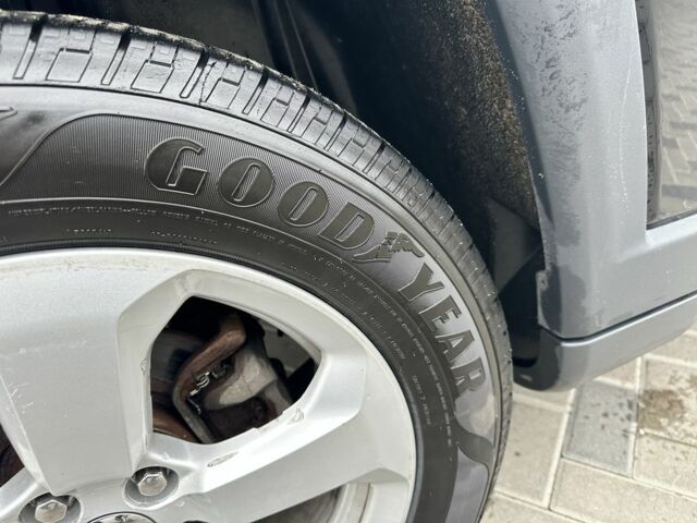 Чорний Джип Compass, об'ємом двигуна 2.4 л та пробігом 193 тис. км за 13800 $, фото 17 на Automoto.ua