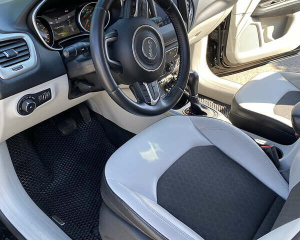 Черный Джип Компас, объемом двигателя 2.36 л и пробегом 105 тыс. км за 14000 $, фото 10 на Automoto.ua