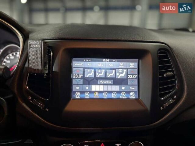 Черный Джип Компас, объемом двигателя 2.4 л и пробегом 92 тыс. км за 14990 $, фото 15 на Automoto.ua