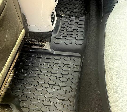 Чорний Джип Compass, об'ємом двигуна 2.4 л та пробігом 155 тис. км за 15500 $, фото 10 на Automoto.ua