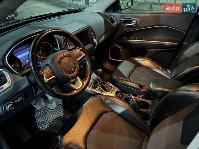 Черный Джип Компас, объемом двигателя 2.4 л и пробегом 92 тыс. км за 14990 $, фото 9 на Automoto.ua