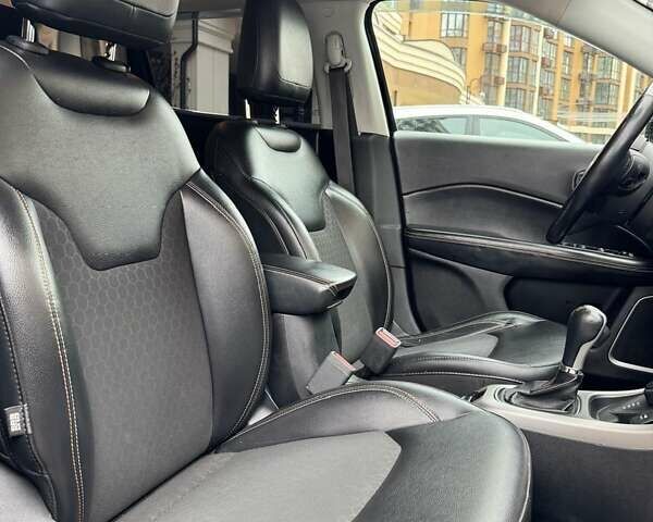 Черный Джип Компас, объемом двигателя 2.36 л и пробегом 120 тыс. км за 12900 $, фото 9 на Automoto.ua