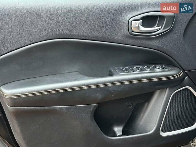 Черный Джип Компас, объемом двигателя 2.4 л и пробегом 74 тыс. км за 17340 $, фото 29 на Automoto.ua