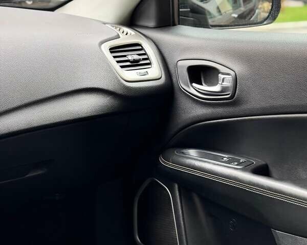 Черный Джип Компас, объемом двигателя 2.36 л и пробегом 120 тыс. км за 12900 $, фото 13 на Automoto.ua