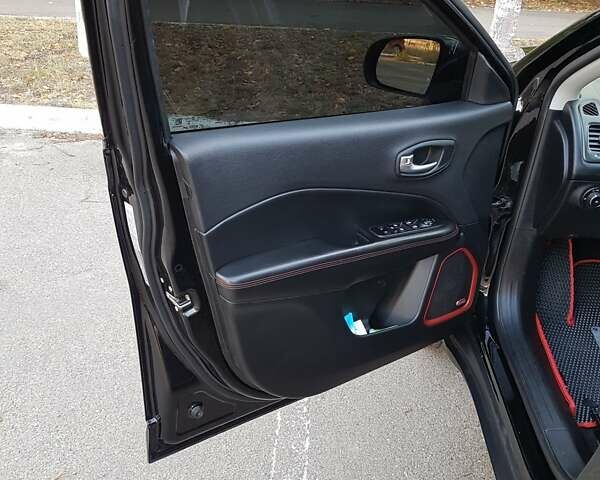 Черный Джип Компас, объемом двигателя 2.36 л и пробегом 67 тыс. км за 17900 $, фото 20 на Automoto.ua