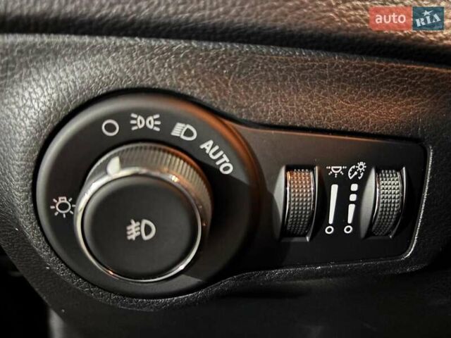 Черный Джип Компас, объемом двигателя 2.4 л и пробегом 92 тыс. км за 14990 $, фото 16 на Automoto.ua