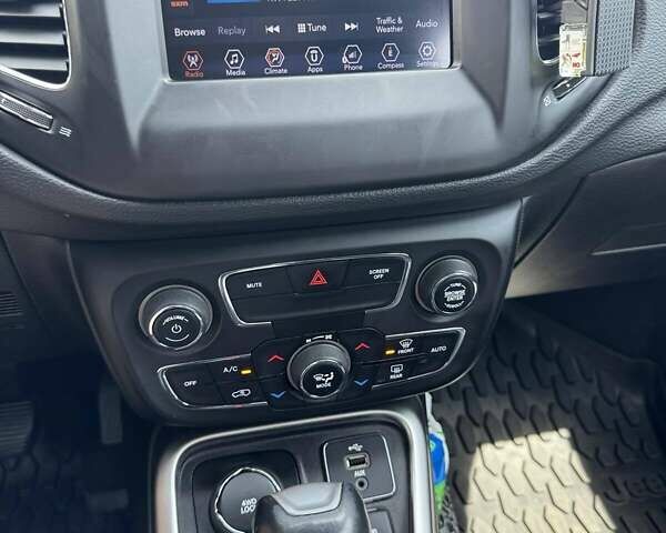 Чорний Джип Compass, об'ємом двигуна 2.36 л та пробігом 147 тис. км за 14000 $, фото 4 на Automoto.ua