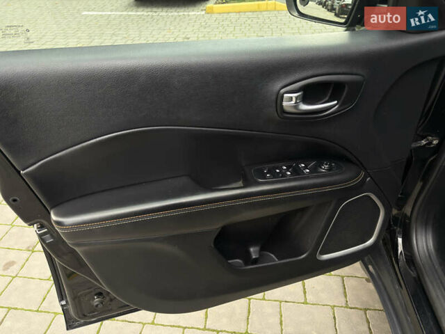 Джип Компас 2018 в Ивано-Франковске на Automoto.ua Черный Джип Компас, объемом двигателя 2.4 л и пробегом 100 тыс. км за 13499 $, фото 13 на Automoto.ua