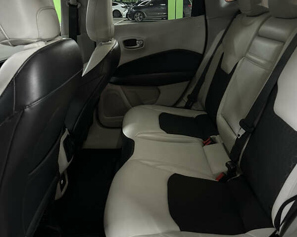 Чорний Джип Compass, об'ємом двигуна 2.4 л та пробігом 105 тис. км за 14400 $, фото 5 на Automoto.ua