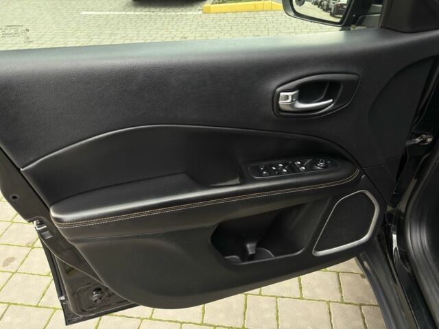 Джип Компас 2018 в Ивано-Франковске на Automoto.ua Черный Джип Компас, объемом двигателя 2.4 л и пробегом 100 тыс. км за 13499 $, фото 10 на Automoto.ua