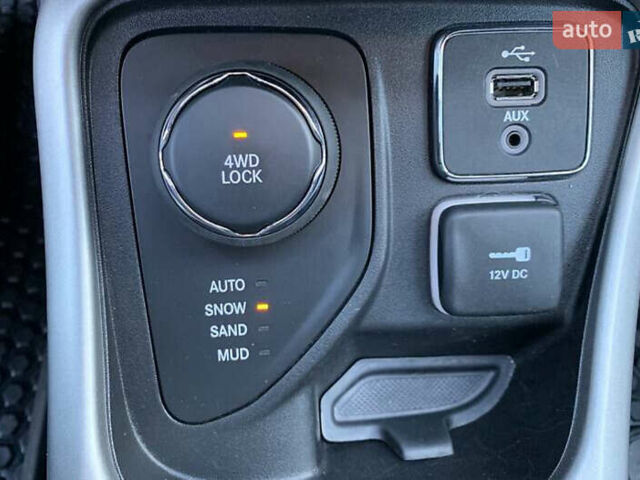 Чорний Джип Compass, об'ємом двигуна 2.4 л та пробігом 65 тис. км за 14900 $, фото 13 на Automoto.ua