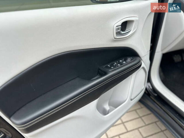 Черный Джип Компас, объемом двигателя 2.36 л и пробегом 157 тыс. км за 15300 $, фото 35 на Automoto.ua