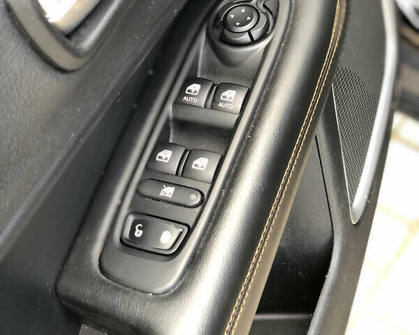 Чорний Джип Compass, об'ємом двигуна 2.4 л та пробігом 128 тис. км за 16650 $, фото 16 на Automoto.ua